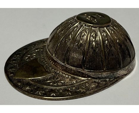 An Elizabeth II silver reproduction jockey cap caddy spoon, wide brim with vacant shield shaped cartouche, 6cm, Sheffield 199