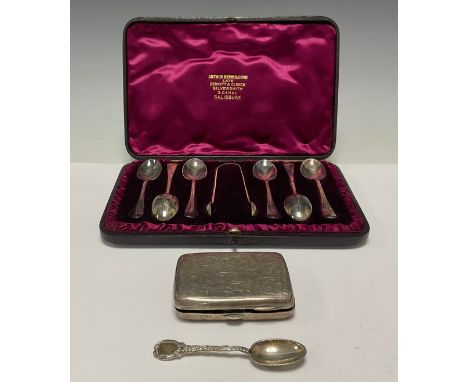 A set of six Victorian silver teaspoons, sugar bows en suite, red velvet lined red Morocco case, Sheffield 1884; a silver cig