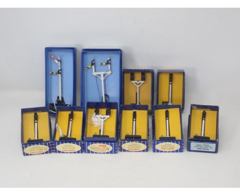 A boxed Hornby Dublo ED2 Signal, an ED3 Signal and eight boxed Light Signals 