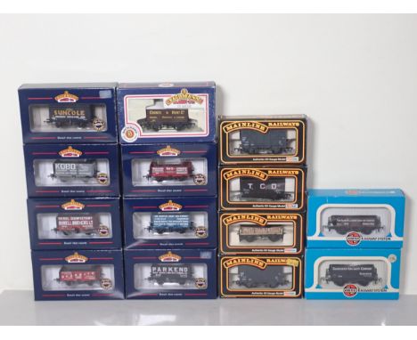 Sixteen boxed 00 gauge Wagons including Bachmann, Mainline and Airfix and eight empty boxes 
