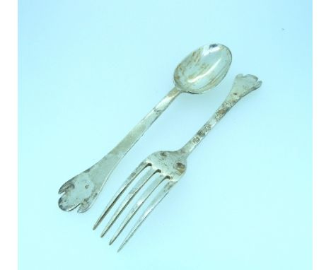 A "James II" style silver 'Trefid' Spoon and Fork set, by Francis Howard Ltd, hallmarked Sheffield, 1968, approximately 5½in 