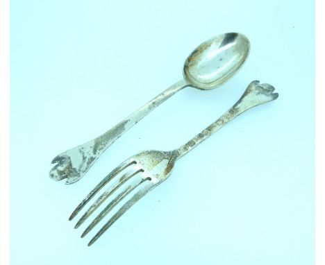 A "James II" style silver 'Trefid' Spoon and Fork set, by Francis Howard Ltd, hallmarked Sheffield, 1966, approximately 5½in 