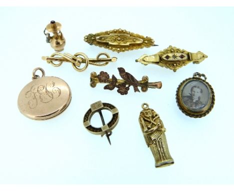 A collection of Gold Jewellery, including a 10k rose gold circular locket, three 9ct gold bar brooches, 5.4g, one 15ct yellow