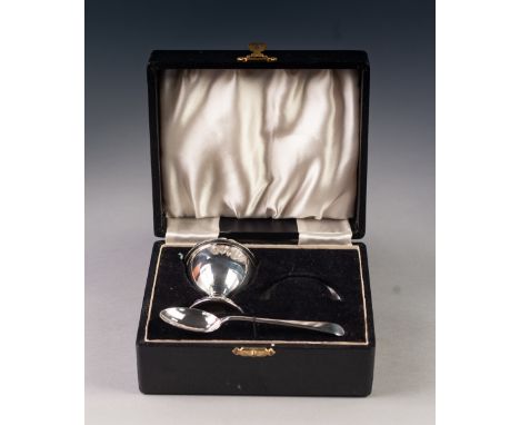 MODERN SILVER CASED EGG CUP AND SPOON, Birmingham 1975, 1.6oz, the case fitted to include a napkin ring, now missing