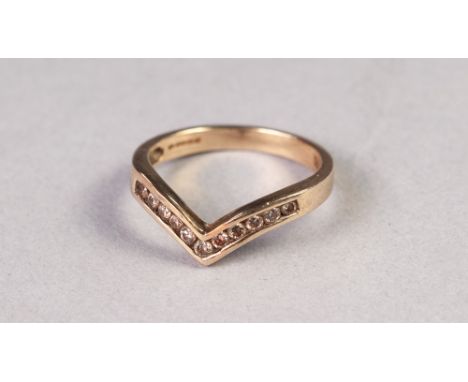 9ct GOLD RING, the 'V' shaped top channel set with eleven tiny diamonds, 2.2 gms, ring size L