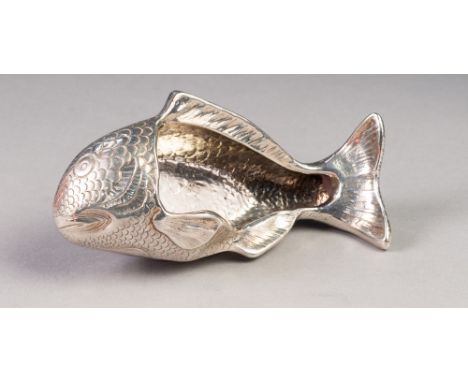 EDWARD VII SILVER FISH PATTERN SPOON WARMER BY BERNARD MULLER &amp; Co, modelled lying on its side and engraved with scales a