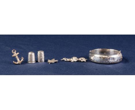 MODERN SILVER STIFF BANGLE, TWO SILVER THIMBLES and THREE SILVER AND WHITE METAL anchor, maple leaf and floral BROOCHES (6)