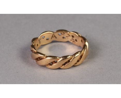 18ct GOLD PIERCED 's' SCROLL BAND RING, 6.8 gms