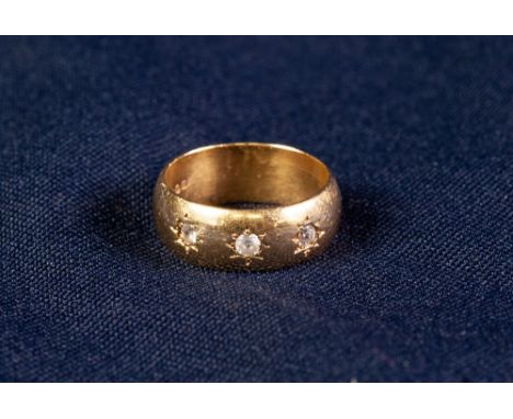18ct GOLD RING SET WITH THREE TINY WHITE STONES, 8 gms gross