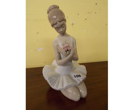 LLADRO FIGURE 6998 "KNEELING BALLERINA" 25CM HIGH