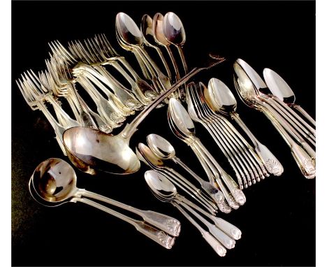 An extensive solid silver cutlery service,decorated with scallop finial London , 1904/5, Approx. 4250g