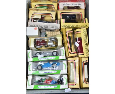 A TRAY OF BOXED DIECAST VEHICLES, to include fifteen boxed vehicles and an unboxed Lledo Days Gone Crosville bus, three Corgi