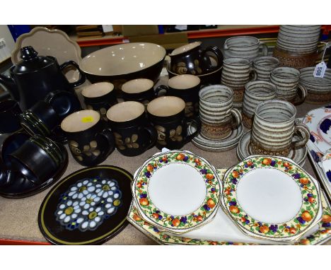 A QUANTITY OF DENBY POTTERY AND OTHER CERAMIC TEA/COFFEE WARES, comprising a sixteen piece Denby Bokhama Kismet pattern tea s