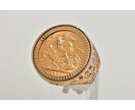 A MOUNTED FULL GOLD SOVEREIGN RING, a full sovereign depicting George and the dragon dated 1967, set in a 9ct gold mount with