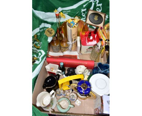 TWO BOXES AND LOOSE BREWERIANA, to include a boxed Yard-of-Ale drinking glass, advertising jugs for Bass Pale Ale, Carling Bl
