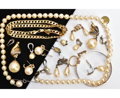 A BAG OF ASSORTED COSTUME JEWELLERY, to include an imitation pearl necklace fitted with a white metal clasp stamped 925, vari