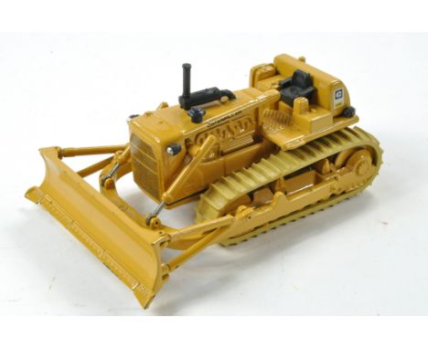 Arpra 1/50 diecast construction issue comprising CAT D8K Crawler Tractor with dozer blade. Generally very good, a few spots o