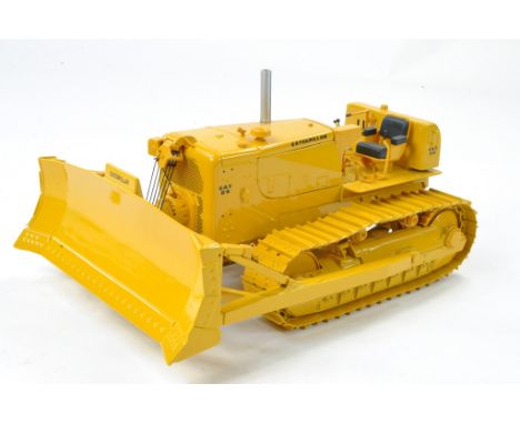 First Gear 1/25 issue comprising CAT D9 E Series Crawler Tractor with Dozer Blade. Limited Edition for ACMOC 2006. Appears ge