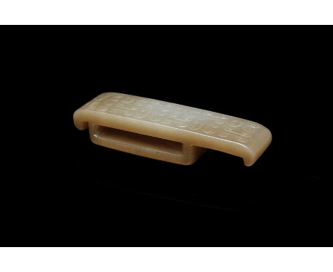 Chinese Art A jade belt loop China, Han period, 200 b.C. - 200 AD. . Cm 8,00 x 2,00 x 1,50.