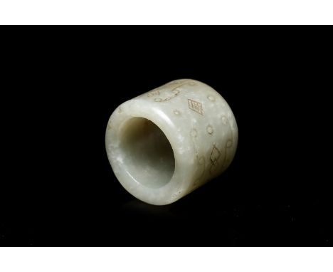 Chinese Art A green jade archer ring China, Han period, 200 b.C. - 200 AD. . Cm 2,90 x 2,50.