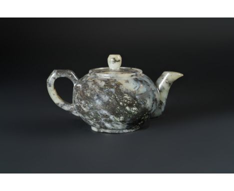 Chinese Art A small speckled jade teapot and cover with bamboo shaped handle China, Qing dynasty, 19th century . . Cm 13,50 x
