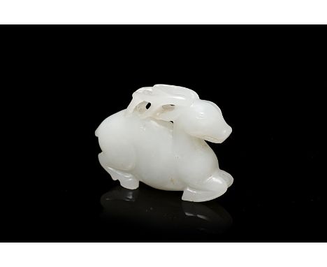 Chinese Art A deer shaped white jade carving China, 18th century . . Cm 4,50 x 4,00.