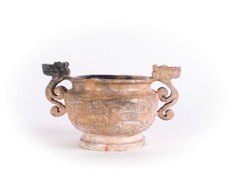 Chinese Art A chicken bone jade censer decorated with taotie masks in relief China, Song dynasty. . Cm 19,00 x 11,50. Small d