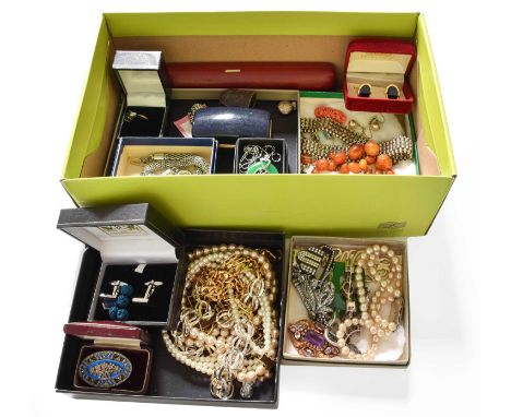 A Quantity of Jewellery, including a fancy link chain, with applied plaque stamped '9C'; simulated pearls; various pairs of e