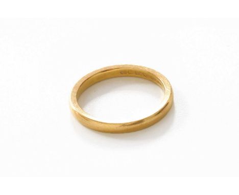  A 22 Carat Gold Band Ring, finger size RGross weight 5.0 grams.