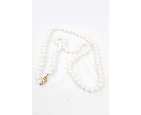 Ladies Cultured pearl necklace on 14ct Gold Clasp 56cm in Length 