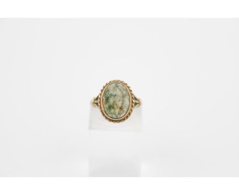 9ct Gold Polished Agate set Cabochon set ring 4g total weight 