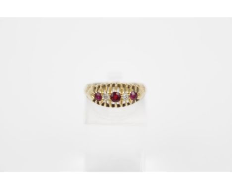 18ct Gold Ladies Ruby Set ring 3g total weight Size N 
