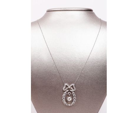 Jugendstil Diamant-Collier, 950er Platin, Anfang 20.Jh. an feiner Ringgliederkette, ovaler Blattkranz an Schleifenornament mi