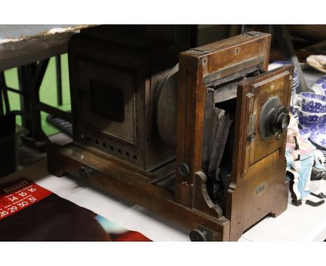 A VINTAGE MAGIC LANTERN PROJECTOR 
