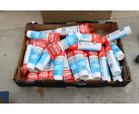 A LARGE QUANTITY OF FIRST DEFENCE HAND GEL - 28 IN TOTAL 
