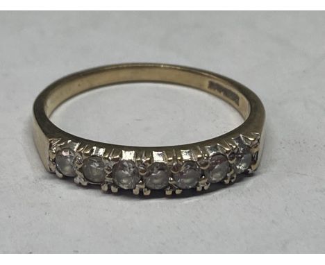 A 9 CARAT GOLD RING WITH SEVEN IN LINE CUBIC ZIRCONIAS SIZE Q/R 