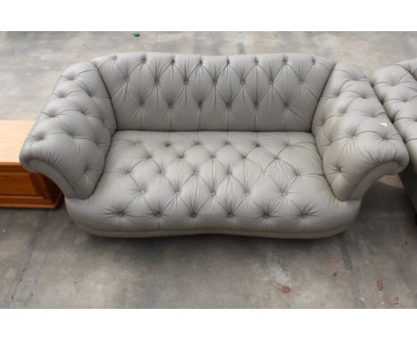 A LEATHER CHESTERFIELD STYLE BUTTON BACK THREE SEATER SETTEE ON TURNED LEGS 