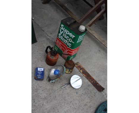 AN ASSORTMENT OF VINTAGE ITEMS TO INCLUDE A BP OIL CAN, AND PUMP ACTION OIL CANS ETC 