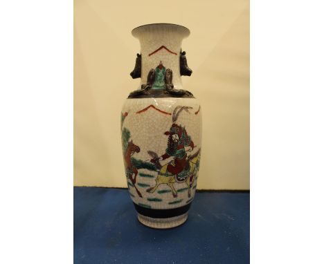 A VINTAGE CHINESE NANKING CRACKLEWARE VASE 