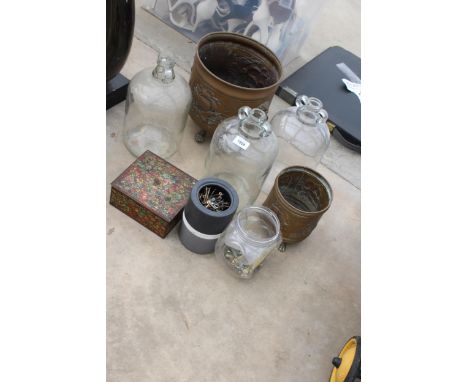 AN ASSORTMENT OF ITEMS TO INCLUDE TWO VINTAGE COPPER PLANTERS, GLASS DEMI JOHNS AND HARDWARE ETC 