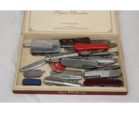 A COLLECTION OF 22 VINTAGE PEN KNIVES 