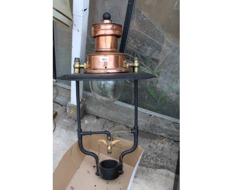 A LARGE VINTAGE COPPER AND CAST IRON GAS POWERED LAMP POST LIGHT FITTING 