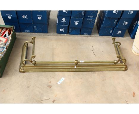 A DECORATIVE VINTAGE BRASS FIRE FENDER 
