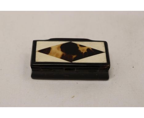 A HORN SNUFF BOX 