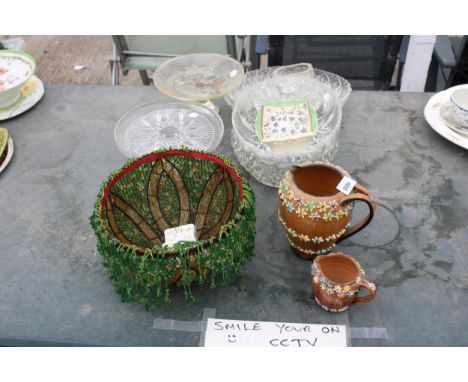 AN ASSORTMENT OF ITEMS TO INCLUDE A LIGHT SHADE, GLASS BOWLS AND CERAMIC JUGS ETC 