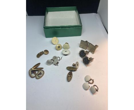 A QUANTITY OF VINTAGE CUFFLINKS AND STUDS 