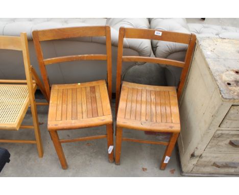 A PAIR OF KINGFISHER (WEST BROMWICH) VINTAGE STACKING CHAIRS 