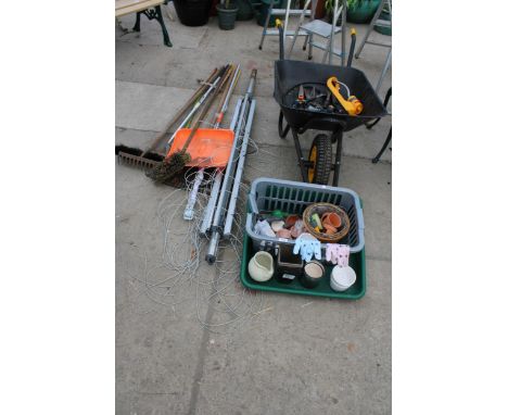 AN ASSORTMENT OF GARDEN TOOLS TO INCLUDE A WHEEL BARROW, A WASHING LINE AND BRUSHES ETC 