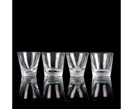 A set of 4 clear drinkware with a frosted and clear diamond pattern on the base. Dimensions: 2.5"W x 2.5"HManufacturer: Laliq