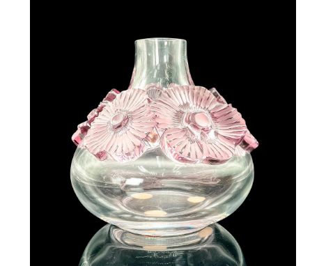 The Atossa design is embellished with delicate light purple crystal flowers, this vase showcases the exquisite craftsmanship 